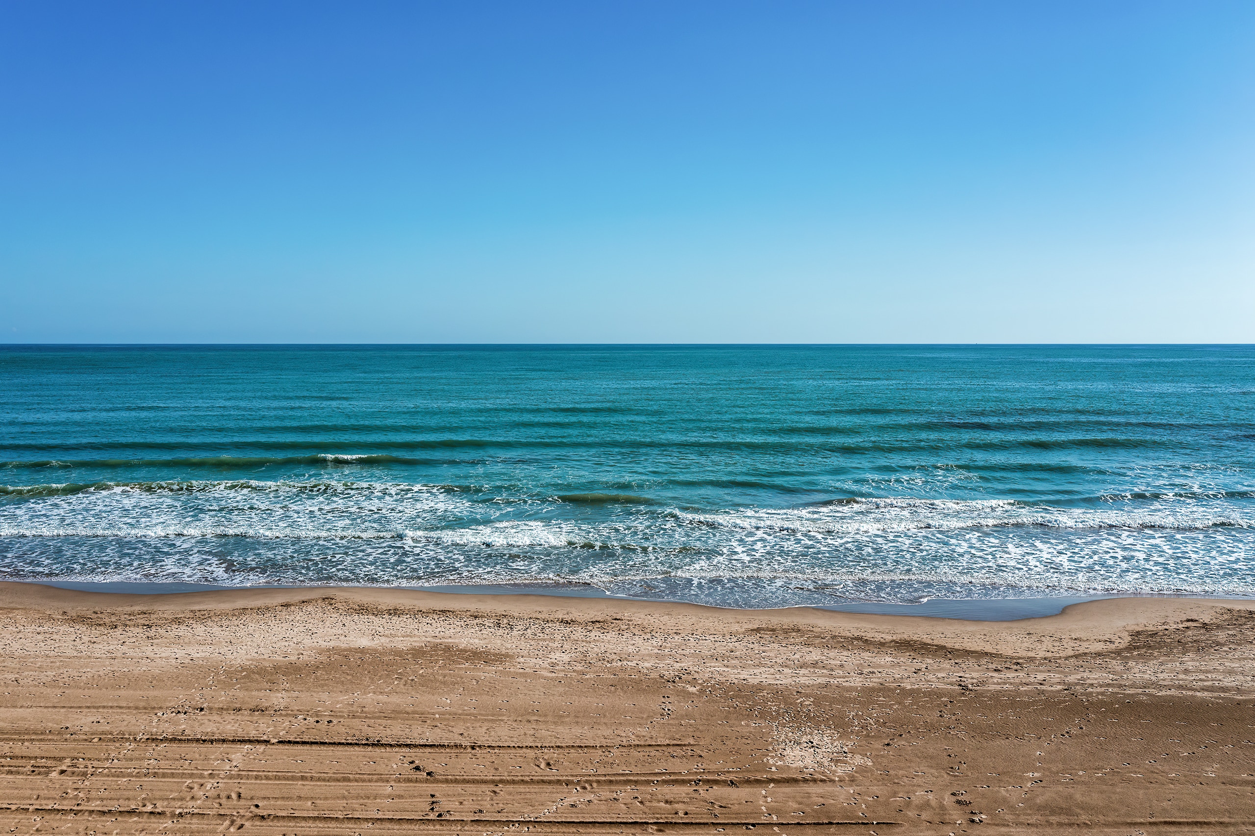 Vue de la mer depuis la plage - © iStock